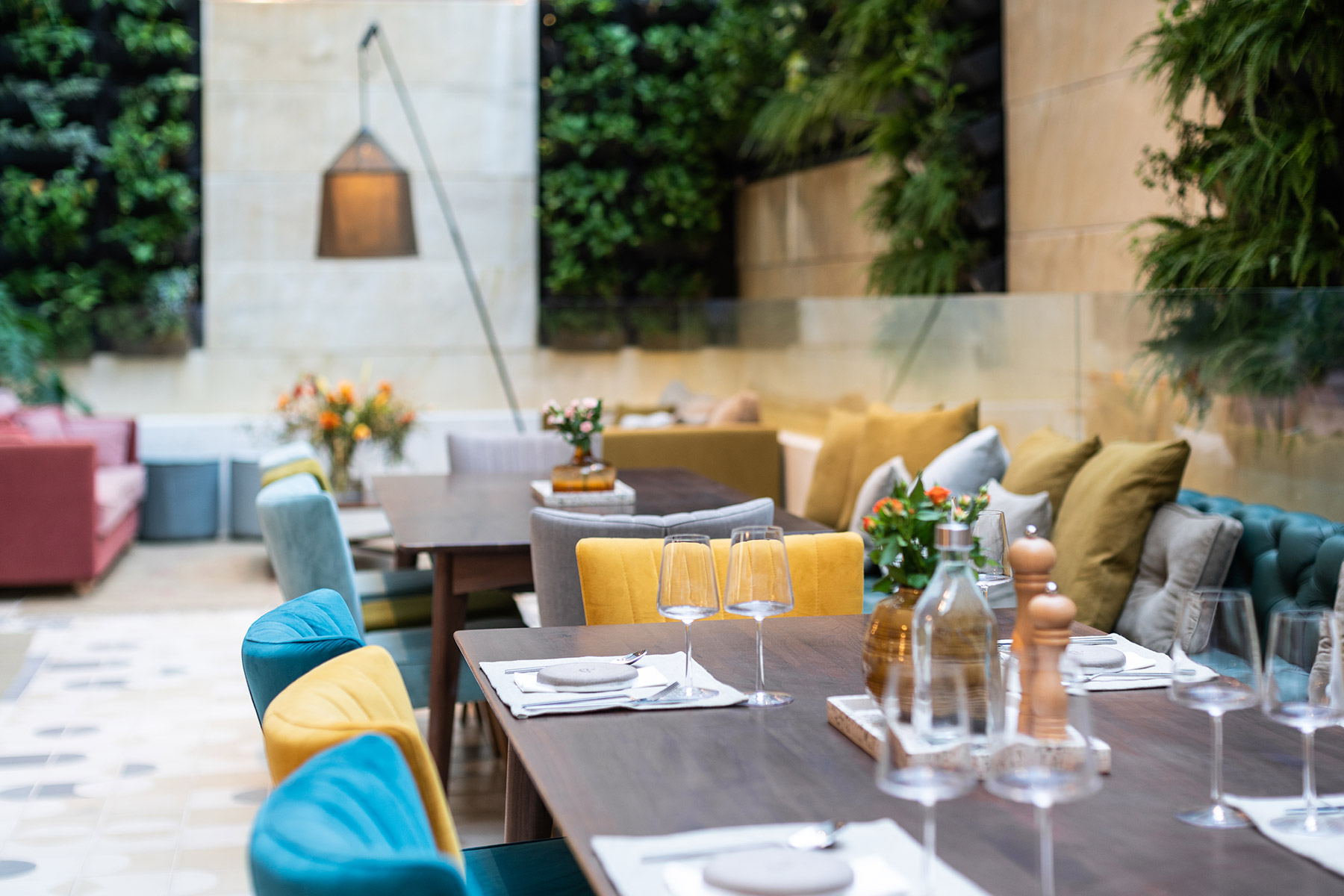 cocomat_group_experiences_lunch_dinner_slider